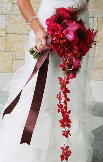 Ramo de novia en tonos rojo y/o fucsia - Foto: Floristería Olimpia