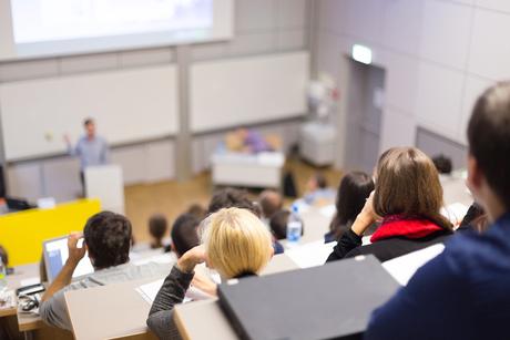 Vamos a prohibir PowerPoint en las clases, hace a los estudiantes más estúpidos y a los profesores más aburridos