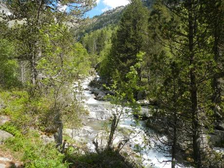 Ruta al ibón de Grist por el refugio Ángel Orús. Valle de Eriste (Huesca) Ruta al ibón de Grist por el refugio Ángel Orús. Valle de Eriste (Huesca)