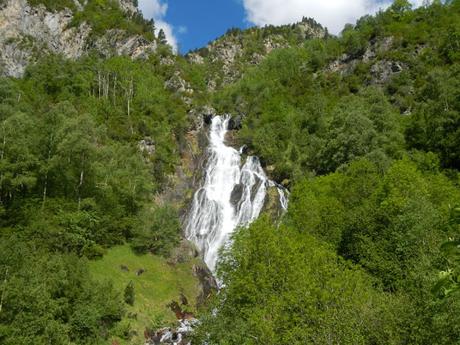 Ruta al ibón de Grist por el refugio Ángel Orús. Valle de Eriste (Huesca) Ruta al ibón de Grist por el refugio Ángel Orús. Valle de Eriste (Huesca)