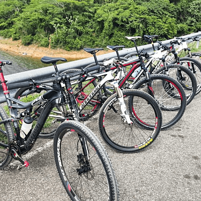Fibra de carbono en ciclismo: tipos y métodos de elaboración Foto bicicletas mtb carbono