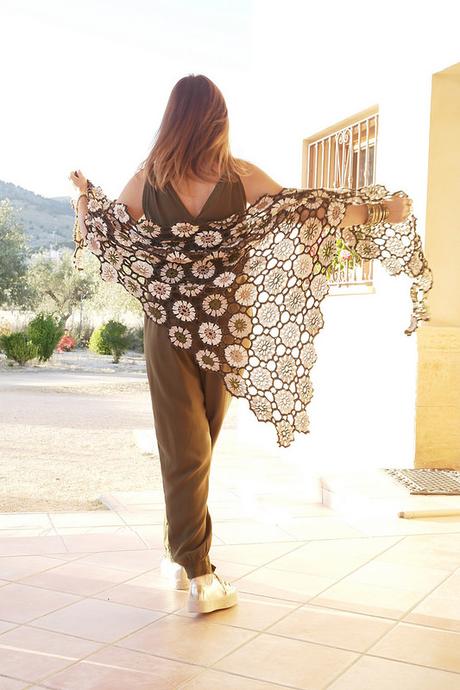 Boho chic: croché y zapatillas de esparto doradas Boho chic: croché y zapatillas de esparto doradas