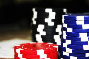 INVERSIONES RIESGOSAS ¿CÓMO MANEJARLAS? INVERSIONES RIESGOSAS ¿CÓMO MANEJARLAS?