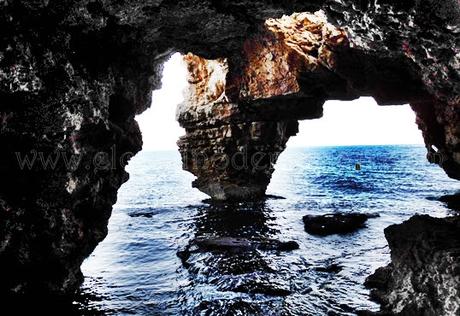 La Cala Moraig y la Cueva de los Arcos en Benitatxell