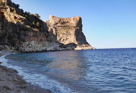 La Cala Moraig y la Cueva de los Arcos en Benitatxell