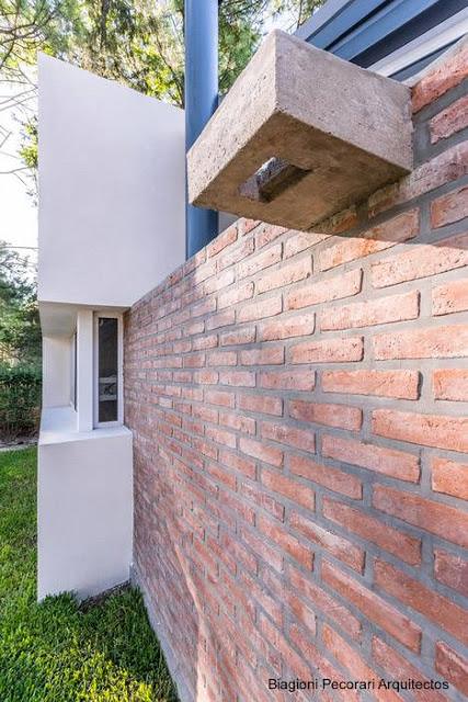 Casa de campo hecha de ladrillos remodelada en Argentina. Casa de campo hecha de ladrillos remodelada en Argentina.