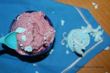 Helado de mermelada de fresas especiada y merengue Helado de mermelada de fresas especiada y merengue