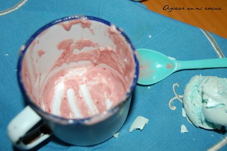 Helado de mermelada de fresas especiada y merengue Helado de mermelada de fresas especiada y merengue