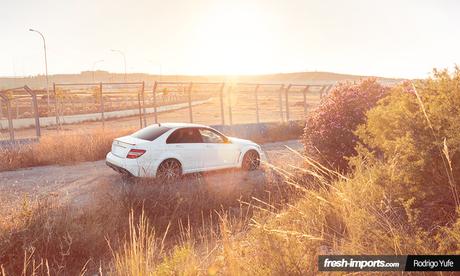 Mercedes Benz C63 AMG Prior Design. Un kit que enamora mercedes-c63-amg-prior-design-lateral-trasero-puesta-sol