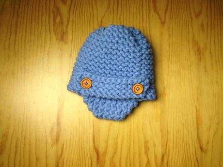 Prepara un gorrito con visera Gorrito con visera para bebé con detalle frontal