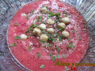GRANIZADO DE TOMATE CON AVELLANAS Y ALBAHACA GRANIZADO DE TOMATE CON AVELLANAS Y ALBAHACA