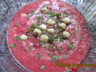 GRANIZADO DE TOMATE CON AVELLANAS Y ALBAHACA