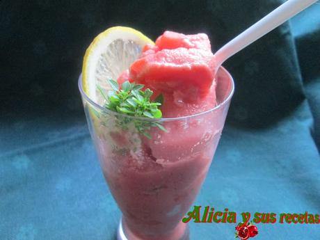 GRANIZADO DE TOMATE CON AVELLANAS Y ALBAHACA