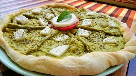 Pizza de espelta con crema de espárragos trigueros y MozzaRisella Pizza de espelta con crema de espárragos trigueros y MozzaRisella