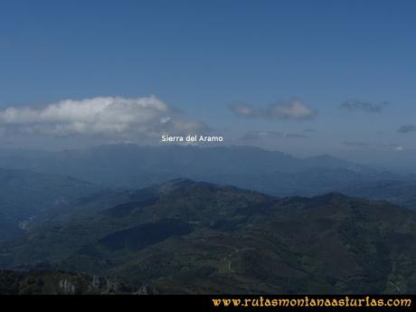 Ruta Les Campes Peña Mea: Vista de la Sierra del Aramo Ruta Les Campes Peña Mea: Vista de la Sierra del Aramo