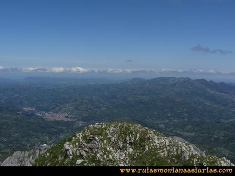 Ruta Les Campes Peña Mea: Vista de Laviana y Sierra de Peña Mayor Ruta Les Campes Peña Mea: Vista de Laviana y Sierra de Peña Mayor