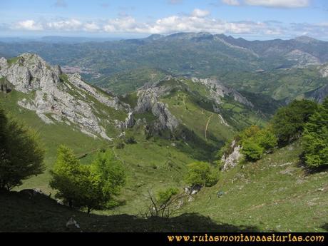 Ruta Les Campes Peña Mea: Bajando canal a la Collada Doñango Ruta Les Campes Peña Mea: Bajando canal a la Collada Doñango