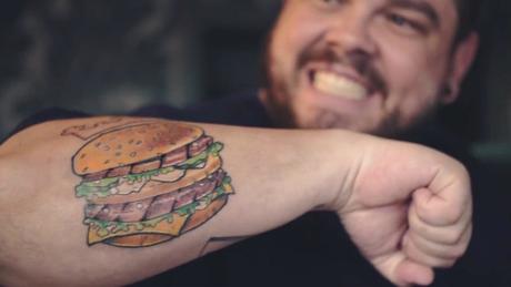 Burger King desafía a los fans del Big Mac a transformar sus tatuajes en el Big King