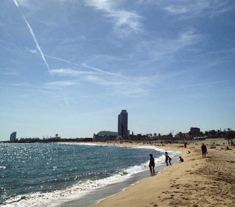Sueño de una noche de verano (ecocosmopolita) ¡También sueño con ver las playas de Barcelona así de tranquilias y limpias en verano!