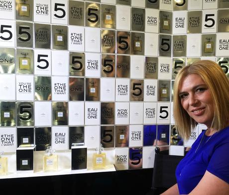 Sintiéndome famosa en el foto-call de la tienda Taller de maquillaje en la Pop Up Store de Chanel