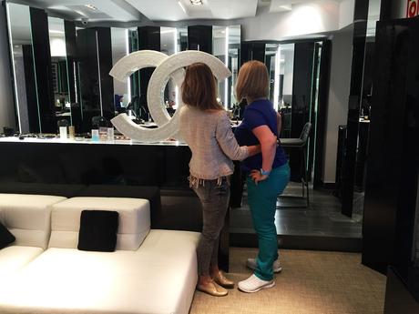 Un robado que nos hizo Miguel, jajajajaja Taller de maquillaje en la Pop Up Store de Chanel