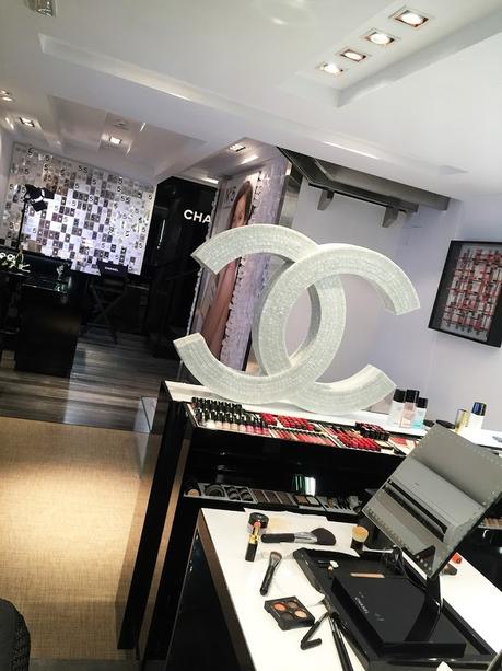 Este ese el piso inferior dónde se realizan los servicios de Chanel Taller de maquillaje en la Pop Up Store de Chanel