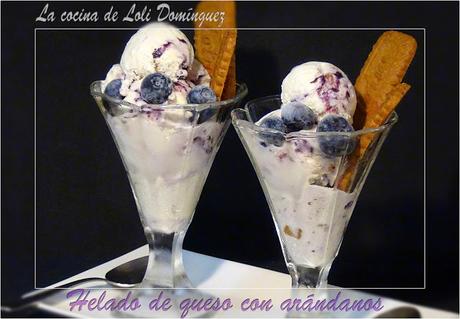 Helado de queso con arándanos Helado de queso con arándanos