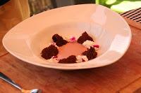 SOPA DE CEREZA CON REQUESÓN Y MICRO ESPONJAS DE CHOCOLATE SOPA DE CEREZA CON REQUESÓN Y MICRO ESPONJAS DE CHOCOLATE