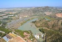 Fuente: http://www.elpais.com/recorte/20111027elpepusoc_1/XXLCO/Ies/Islas_lodo.jpg El problemático lodazal de los sedimentos de los embalses