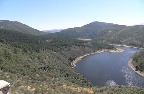 El Meandro Melero, joya caprichosa de la naturaleza Paisaje de la Sierra de Francia desde el mirador de La Antigua Meandro Melero