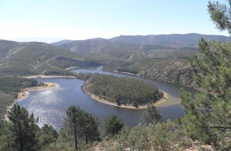 El Meandro Melero, joya caprichosa de la naturaleza Vista del Meandro Melero desde la pista forestal