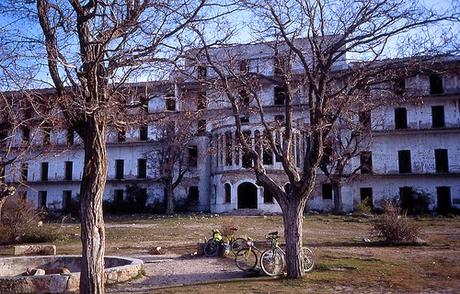 Hospitales abandonados: paseos y ruinas Hospitales abandonados: paseos y ruinas