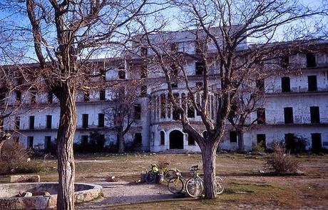 Hospitales abandonados: paseos y ruinas