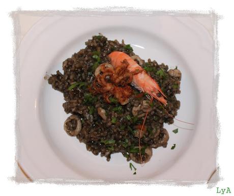 Arroz negro con chipirones y langostinos Arroz negro con chipirones y langostinos