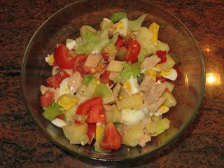 ENSALADA DE ATÚN, PATATAS Y HUEVO CON VINAGRETA DE MOSTAZA ENSALADA DE ATÚN, PATATAS Y HUEVO CON VINAGRETA DE MOSTAZA