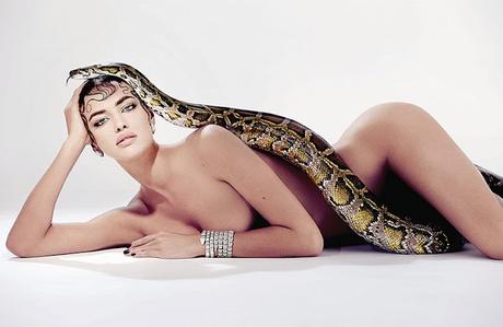 Irina Shayk posa desnuda con una serpiente para Sorbet Magazine
