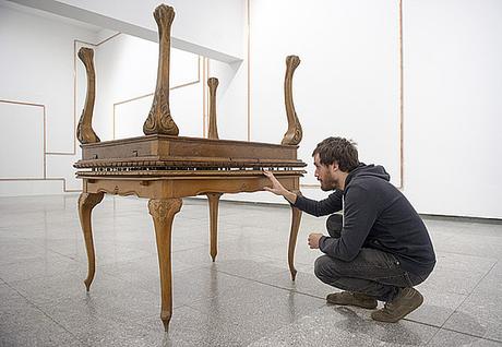Fermín Jiménez y ESCIF visten Paz y Comedias jimenez-escif-mesas-turno-de-noche-totenart