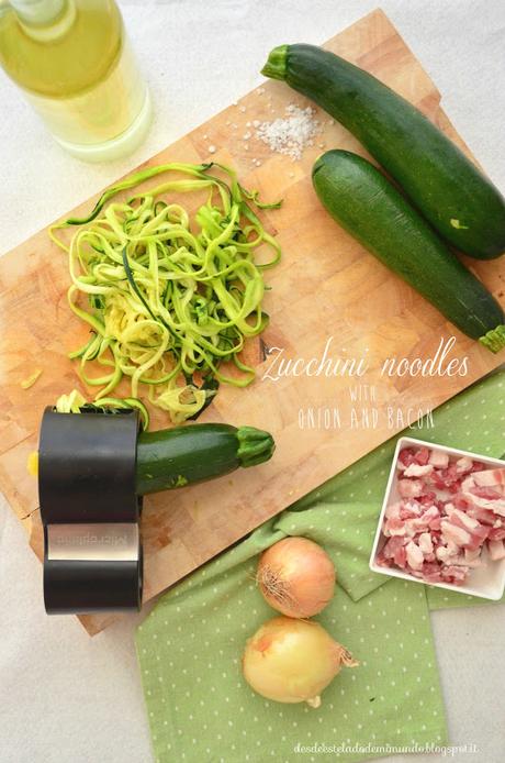 Espaguetis de calabazin con cebolla y tocineta