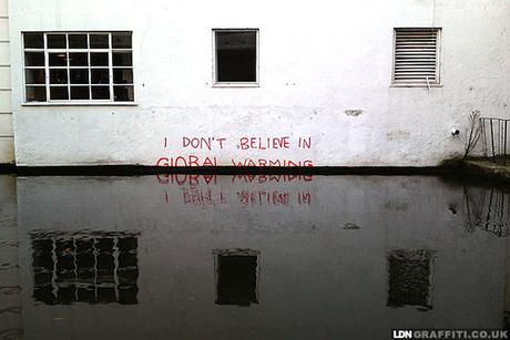 I don’t believe in global warming, solo es que me muero de calor Bansky GlobalWarming_02b