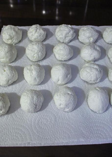 Labneh o queso casero con yogur لبنة Labneh o queso casero con yogur لبنة