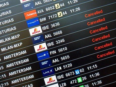 CÓMO LUCHAR CONTRA LOS ABUSOS DE LAS AEROLÍNEAS CÓMO LUCHAR CONTRA LOS ABUSOS DE LAS AEROLÍNEAS