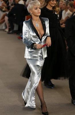 Kristen Stewart, Rita Ora, Julianne Moore abren desfile en Paris