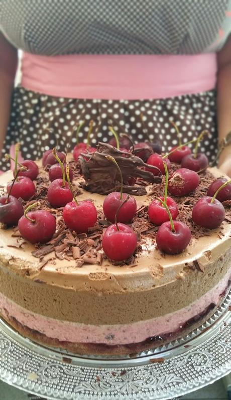 TARTA DE MOUSSE DE CEREZAS Y CHOCOLATE