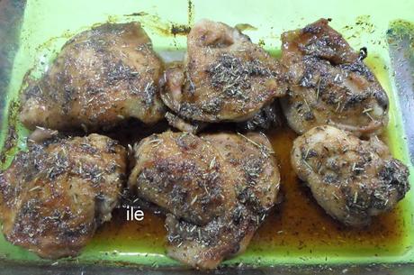 Muslitos de pollo a la miel con tomillo y romero Muslitos de pollo a la miel con tomillo y romero