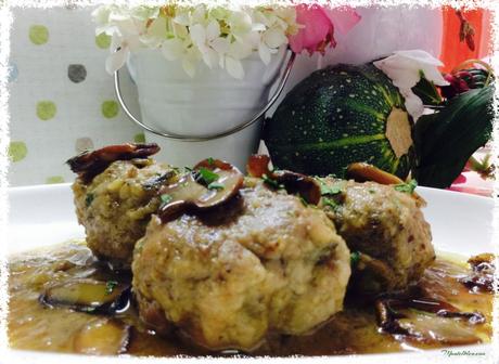 Albóndigas con champiñones en salsa Albóndigas con champiñones en salsa