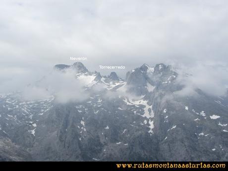 Ruta Tielve Peña Maín: Vista del Torrecerredo y el Neverón de Urriellu Ruta Tielve Peña Maín: Vista del Torrecerredo y el Neverón de Urriellu