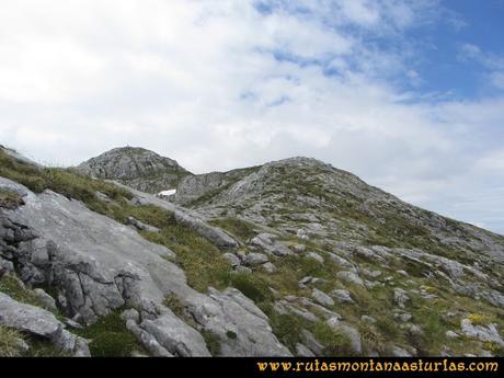 Ruta Tielve Peña Maín: Llegando a la cima Ruta Tielve Peña Maín: Llegando a la cima