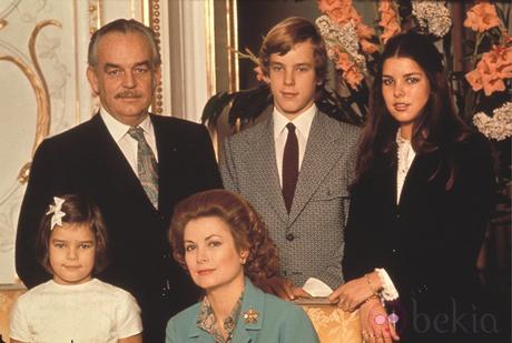 Grace de Mónaco Rainiero y Grace de Mónaco con sus hijos Carolina, Alberto y Estefanía