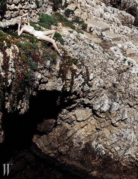 Soo Joo Park inaugura la temporada de baño con una editorial para W Korea Soo Joo Park inaugura la temporada de baño con una editorial para W Korea