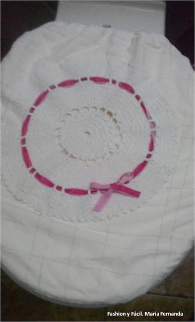 Cómo usar un tapete o doily para customizar la tapa del toilet (How to use a crochet doily for the toilet)